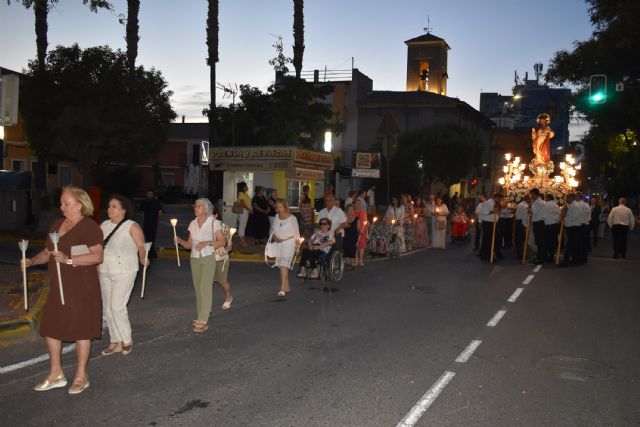 Cientos de fieles acompañan al Sagrado Corazón de Jesús en su tradicional procesión