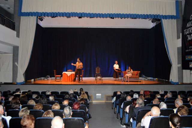 Gran noche de teatro con 'El unicornio roto' de La Barraca de Federico pinatarense
