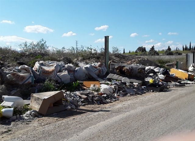 El Ayuntamiento torreño recuerda la gratuidad de la escombrera municipal tras detectar depósitos ilegales en la localidad