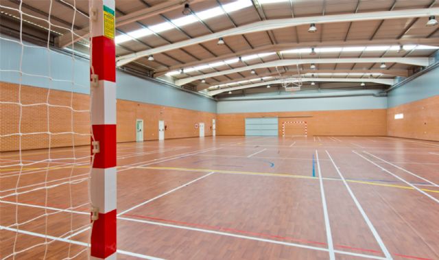 El Ayuntamiento torreño gestionará el uso del pabellón deportivo del IES Salvador Sandoval fuera del horario lectivo