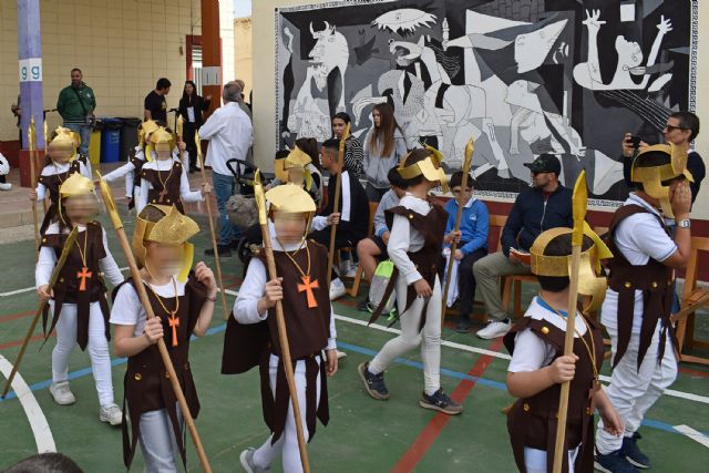 El colegio Divino Maestro disfruta un año más de la procesión de Los Pasitos