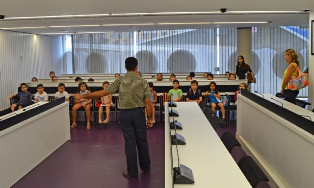 Los alumnos de 2° de Primaria del colegio 'Susarte' conocen el Ayuntamiento