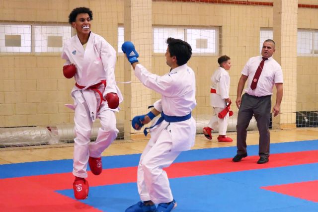 Un oro, tres platas y un bronce para el club Casa Zen en el campeonato regional base de karate