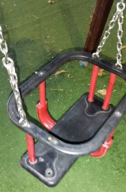 Denuncian parques destrozados, abandonados, sucios en Las Torres de Cotillas