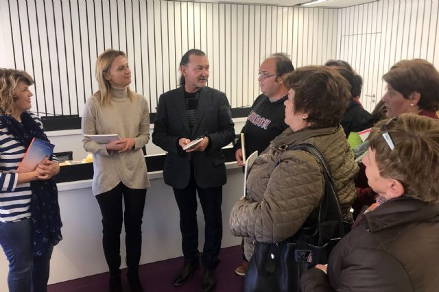 La asociación ´Sherezade Color Esperanza´ recibe una donación literaria de la ´Fundación Carmen Montero´