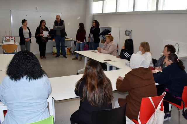 La Concejalía de Servicios Sociales inicia un curso de patronaje y costura