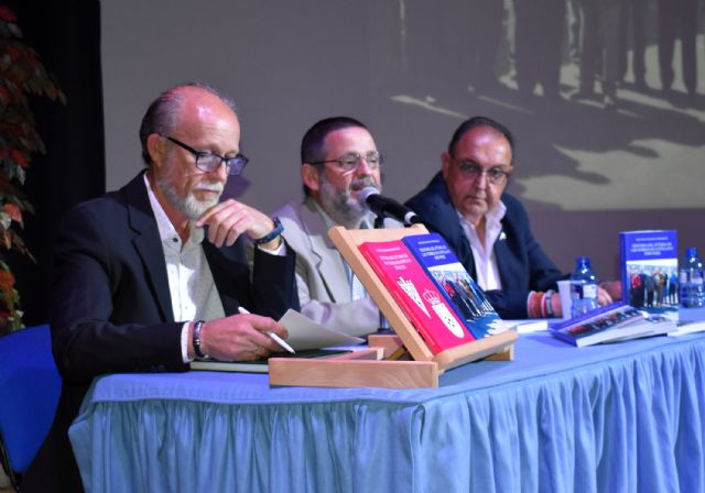 Faustino Rosauro presenta su libro 'Historia del fútbol en Las Torres de Cotillas II (1999-2022)'