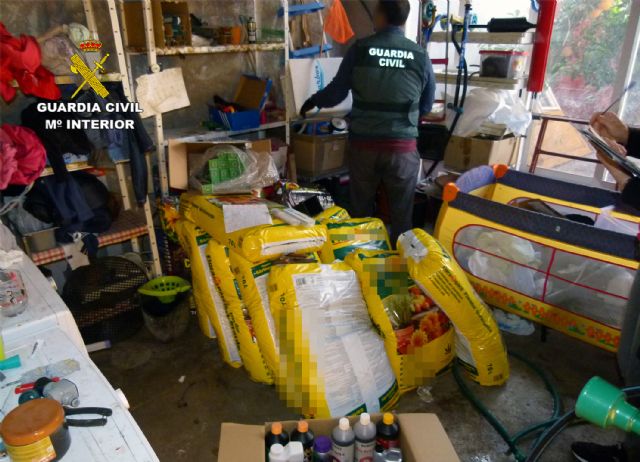 La Guardia Civil desmantela un activo punto de producción y venta de marihuana