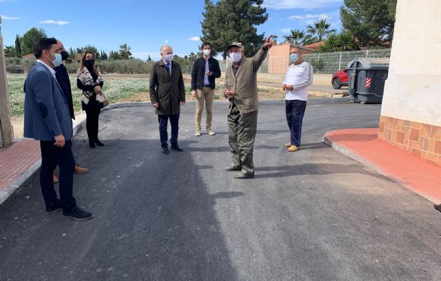 El paraje de Los Risos ya luce renovados sus aceras y asfaltado