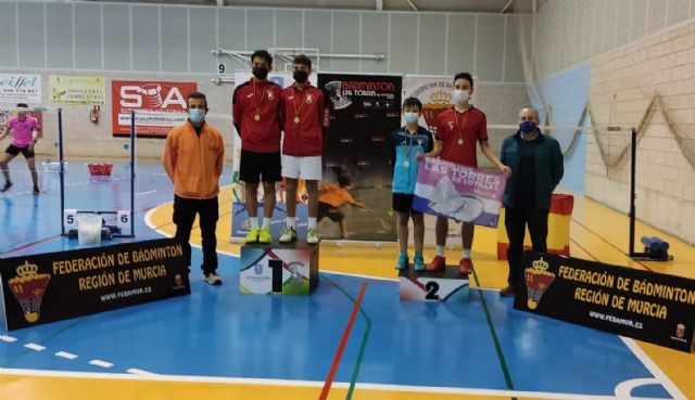 Cerca de 130 deportistas participan en el TTR de bádminton en Las Torres de Cotillas