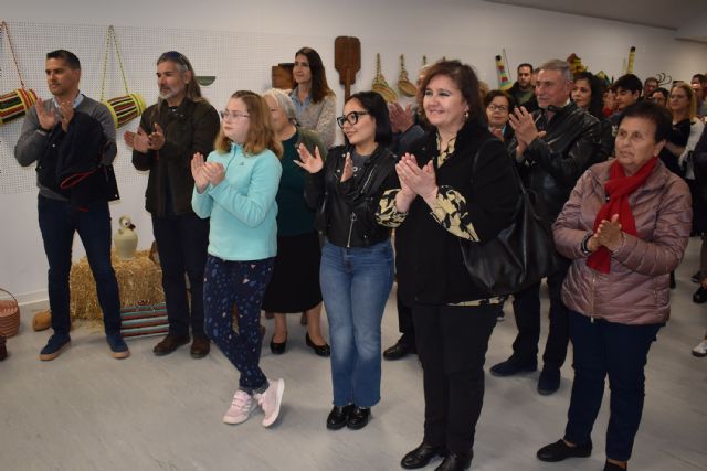 La exposición 'Esparto e hilo' muestra la obra del añorado Francisco Romero López, el 'Tío Paco'