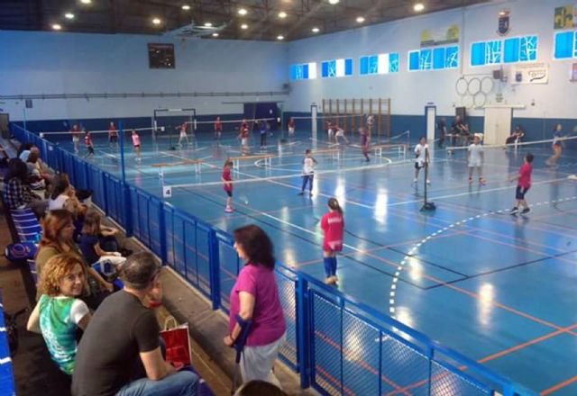 Cerca de 70 jugadores participaron en Las Torres de Cotillas en el circuito interescuelas regional de bádminton