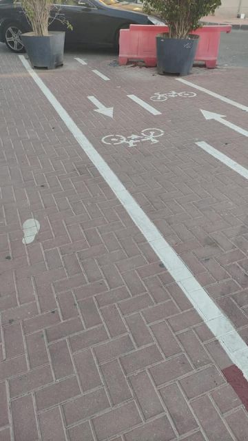 2Asfaltar las calles, levantarles de nuevo el alquitrán, asfaltar de nuevo'