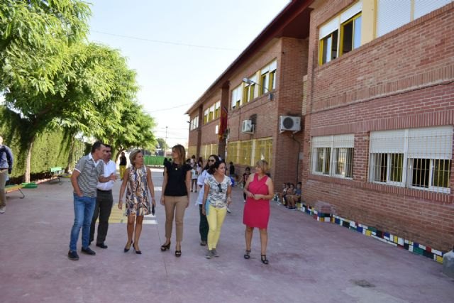 Las obras para eliminar la cubierta de fibrocemento del colegio Vista Alegre de Las Torres de Cotillas están en su recta final