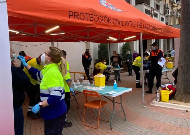 El punto móvil de Las Torres de Cotillas realiza 600 tests de antígenos y administra 200 vacunas contra la COVID-19