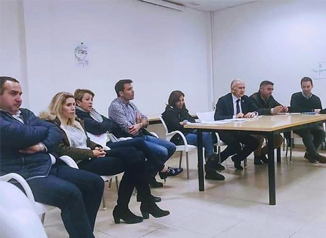 El equipo de gobierno informa a los vecinos de las mejoras proyectadas en el barrio del Carmen