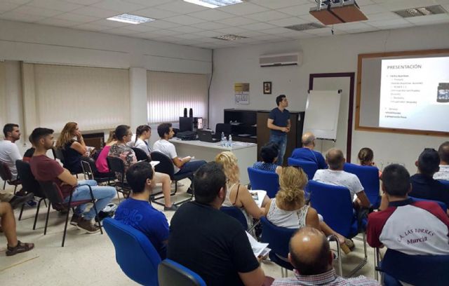 'Cardiosalus Sport' imparte una charla sobre entrenamiento y nutrición deportiva en Las Torres de Cotillas