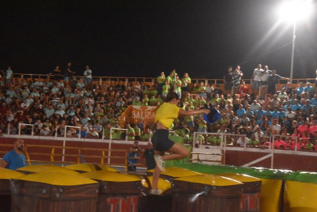 Unas 3.000 personas llenan la plaza de toros para disfrutar de una noche de emoción y diversión con el Gran Prix
