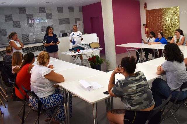 Concluye en el centro vecinal de La Florida el curso gratuito de arte floral y composiciones