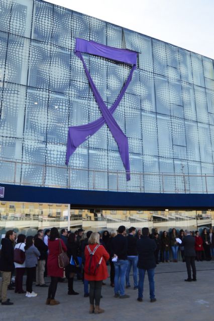 Las Torres de Cotillas cierra los actos de conmemoración del 25N con la lectura de un manifiesto