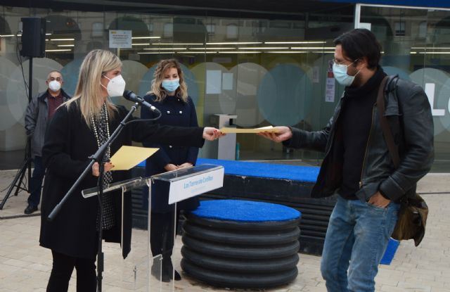 El Ayuntamiento y Crown Food entregan los diplomas de dos cursos con compromiso de contratación