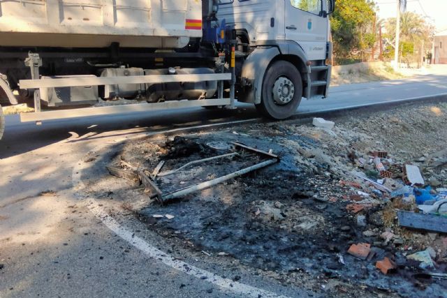 Actos vandálicos provocan da&ntilde;os en contenedores, jardines y mobiliario urbano