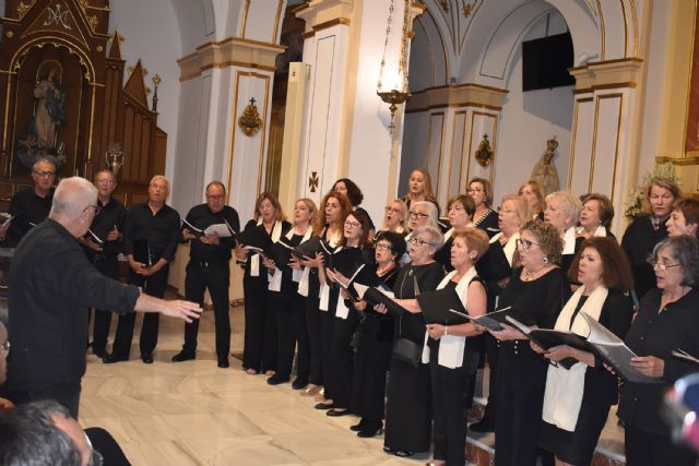 La música coral brilla en la iglesia de La Salceda en una velada llena de talento y emoción