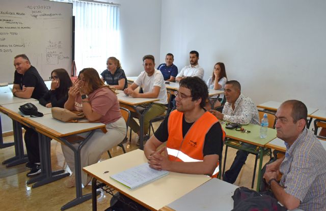 El alumnado del curso gratuito de actividades auxiliares de almacén, listo para comenzar sus prácticas en CONSUM