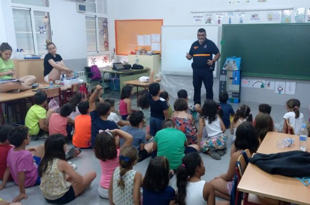 Charlas de educación vial en la escuela de conciliación familiar de verano