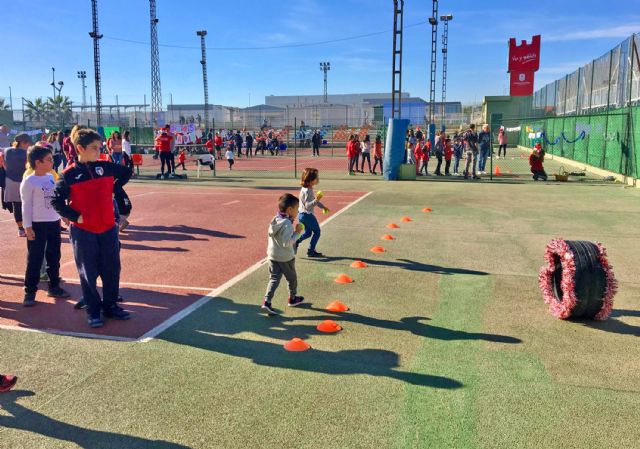 Un año más la solidaridad del tenis torreño se vive en una gran fiesta para todos