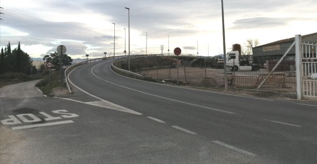 El PP propone el arreglo del puente de la Avenida Diputación sobre la línea de ferrocarril Madrid-Cartagena