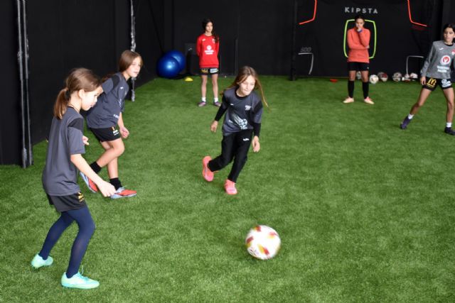 El Cotillas CD celebra su campus de Navidad de fútbol femenino con el apoyo de la Concejalía de Deportes