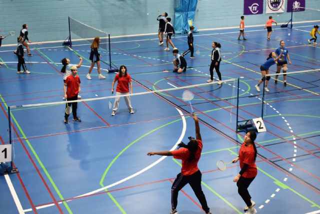 Éxito de organización y participación en la jornada de la zona norte de bádminton del deporte escolar de Las Torres de Cotillas