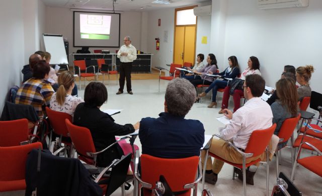 Los empleados del Ayuntamiento torreño se forman en mediación en casos de acoso