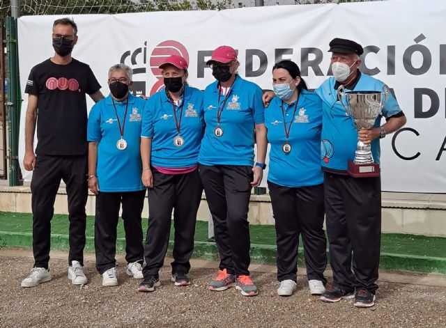 El equipo femenino de tripletas del club torreño La Salceda, campeonas regionales de petanca