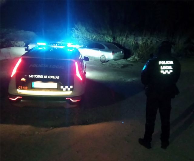 La Policía Local recupera en una zona de huerta un vehículo robado en la localidad