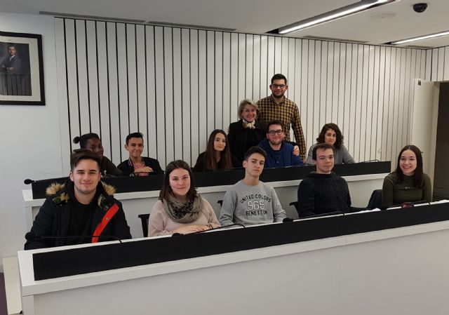 Jóvenes torreños se forman en debate competitivo académico y parlamentario