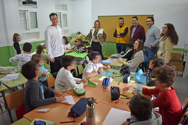 76 menores, cuatro de ellos con necesidades educativas especiales, disfrutan de la escuela de Navidad