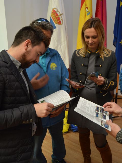 La asociación senderista 'Los Peregrinos' edita un libro que recoge su Camino de la Cruz de Caravaca 2017
