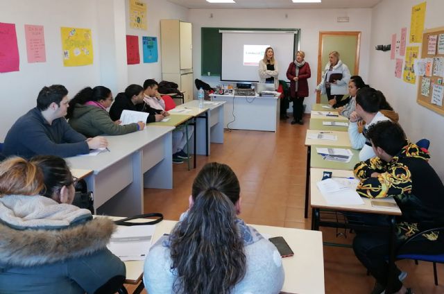 15 jóvenes se forman en Las Torres de Cotillas en operaciones auxiliares de almacenaje