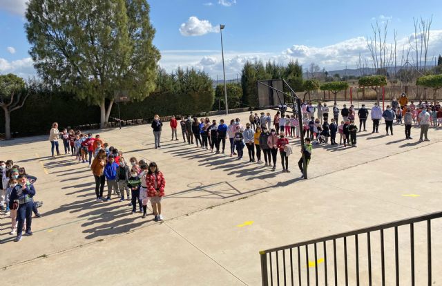 Un minuto de silencio en los colegios torreños como condena al conflicto bélico en Ucrania