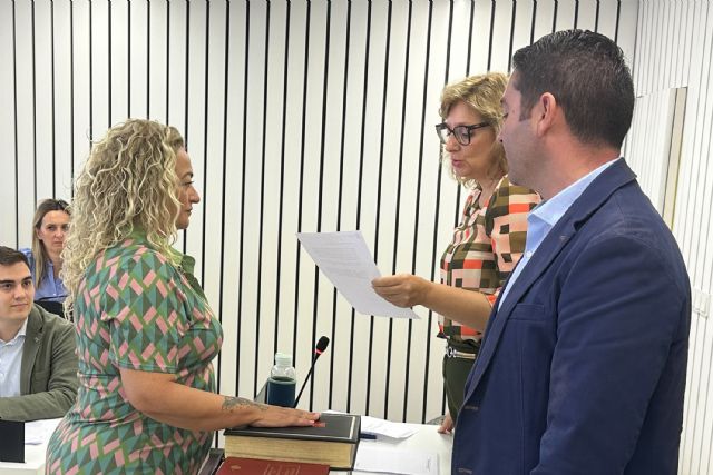 Manuela Sarabia toma posesión como concejala y se encargará de Educación, Patrimonio y Edificios Públicos