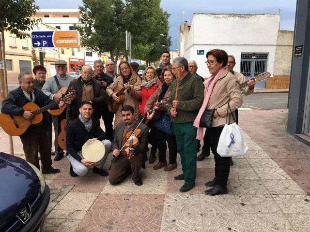 La cuadrilla de Las Torres de Cotillas cumplió con su tradicional visita navideña a los enfermos del municipio