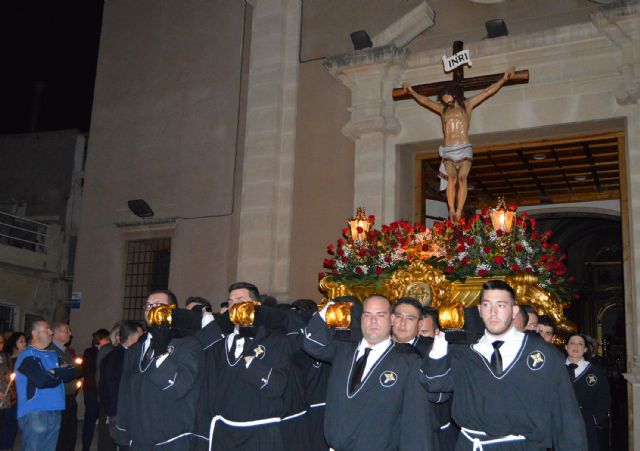 La cofradía del Santísimo Cristo Crucificado llena de solemnidad y recogimiento el Miércoles Santo torreño