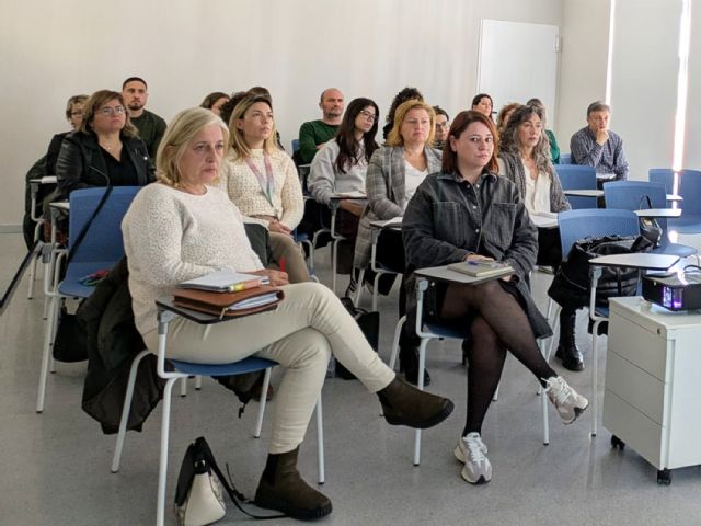 Los profesionales municipales se forman en la prevención y detección precoz de riesgo de violencia hacia la infancia