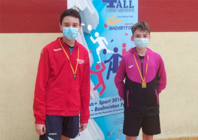 El pabellón Mireia Belmonte acoge la apertura del torneo interescuelas de bádminton