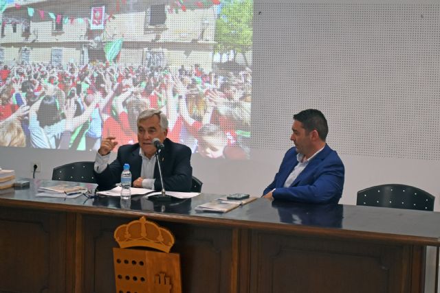 El cronista oficial Ricardo Montes presenta un libro que ahonda en las raíces conquenses de los fundadores de Las Torres de Cotillas