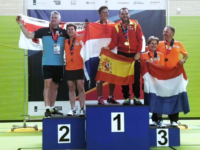 El jugador de bádminton torreño Antonio Brao se cuelga el oro en las Olimpiadas de Policías y Bomberos de Holanda