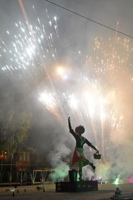 Las fiestas torreñas concluyen con la tradicional Quema del Raspajo