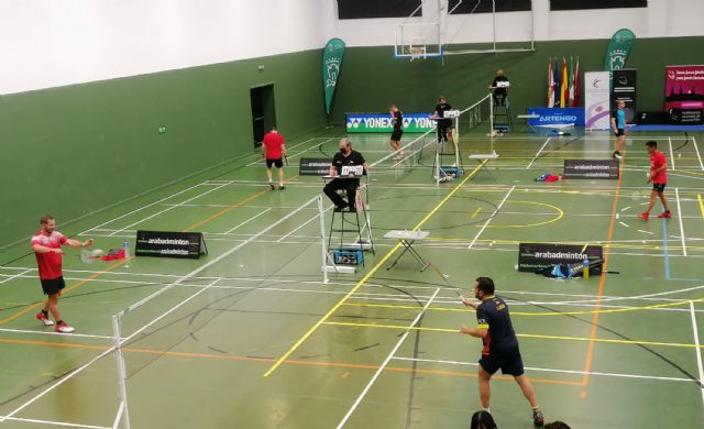 Dos oros y cincos bronces para el Bádminton Las Torres en el campeonato de España senior